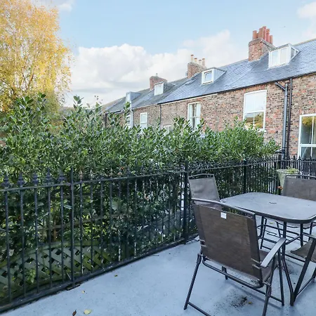 Blacksmith Mews Apartment *